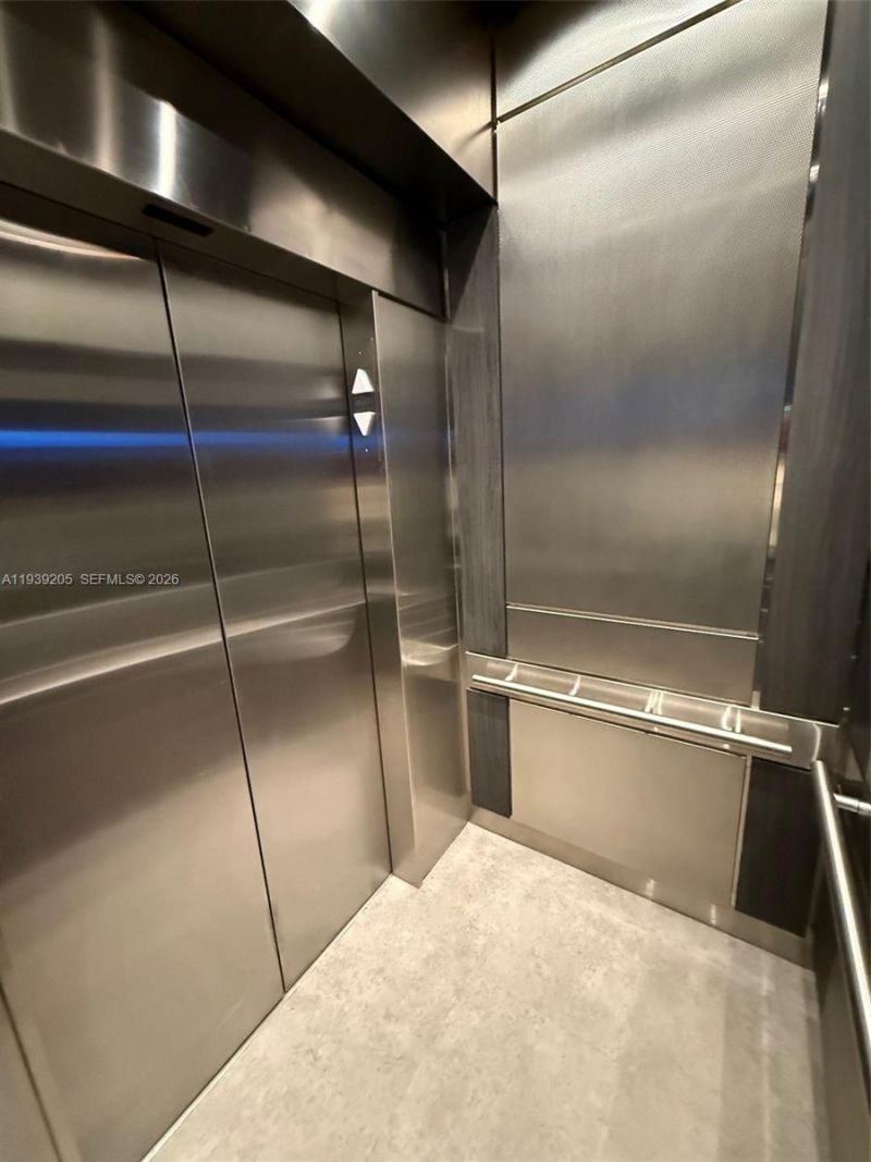 2425 Presidential Way, Unit 703, West Palm Beach, FL 33401 Photo