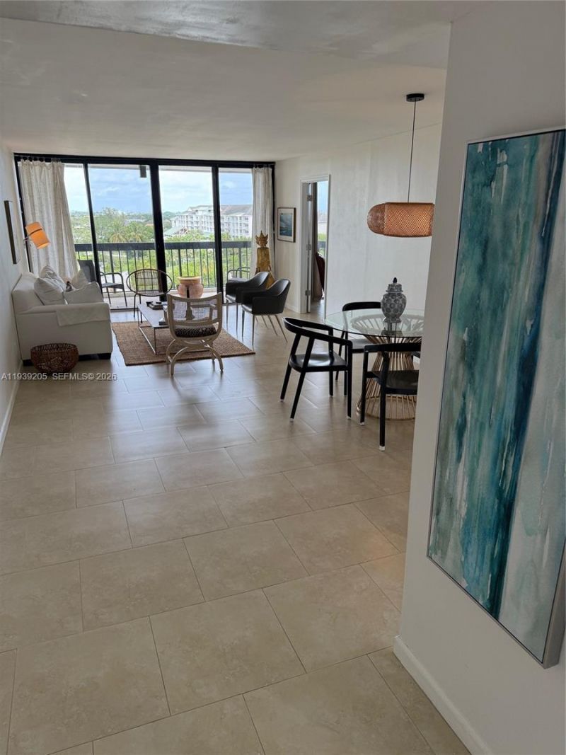 2425 Presidential Way, Unit 703, West Palm Beach, FL 33401 Photo