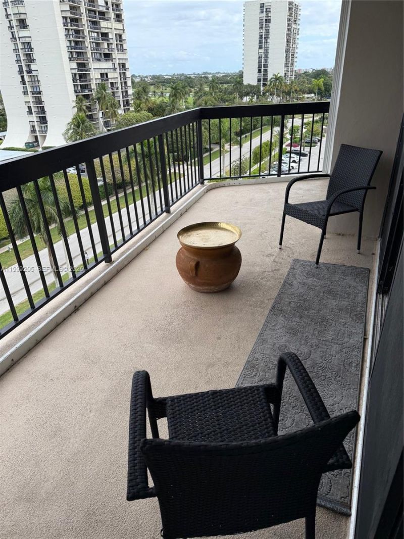 2425 Presidential Way, Unit 703, West Palm Beach, FL 33401 Photo