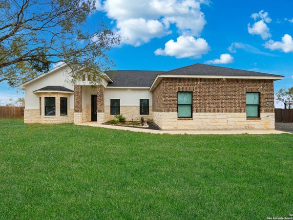 128 Hidden Ranch Ct., Floresville, TX 78114