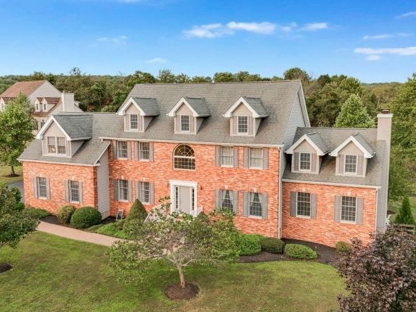 8 Hemingway Dr, Alexandria, NJ 08848