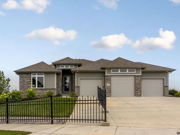 12602 Glenn Street, Papillion, NE 68138