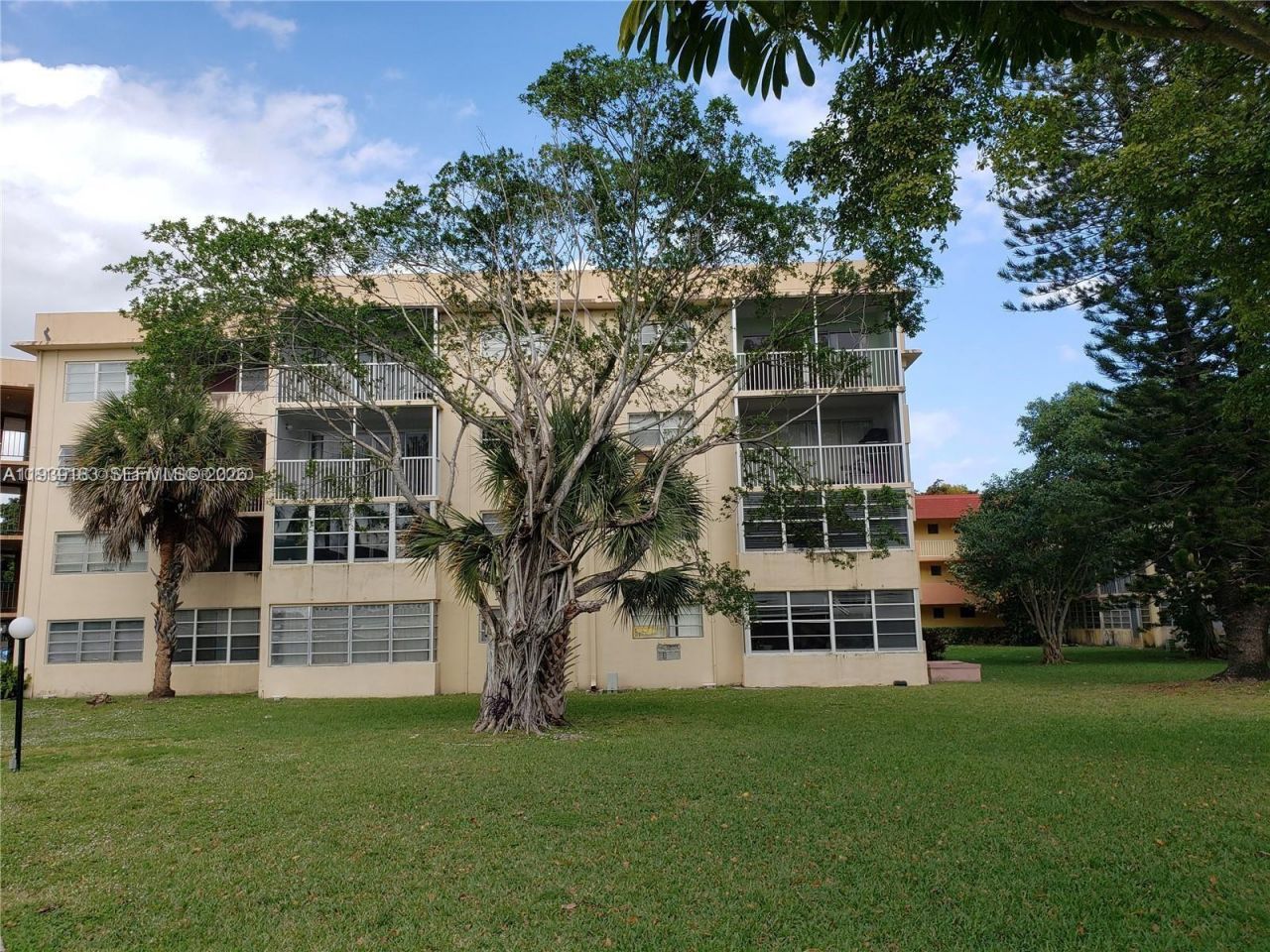 1450 NE 191st St, Unit 201, Miami, FL 33179 Photo