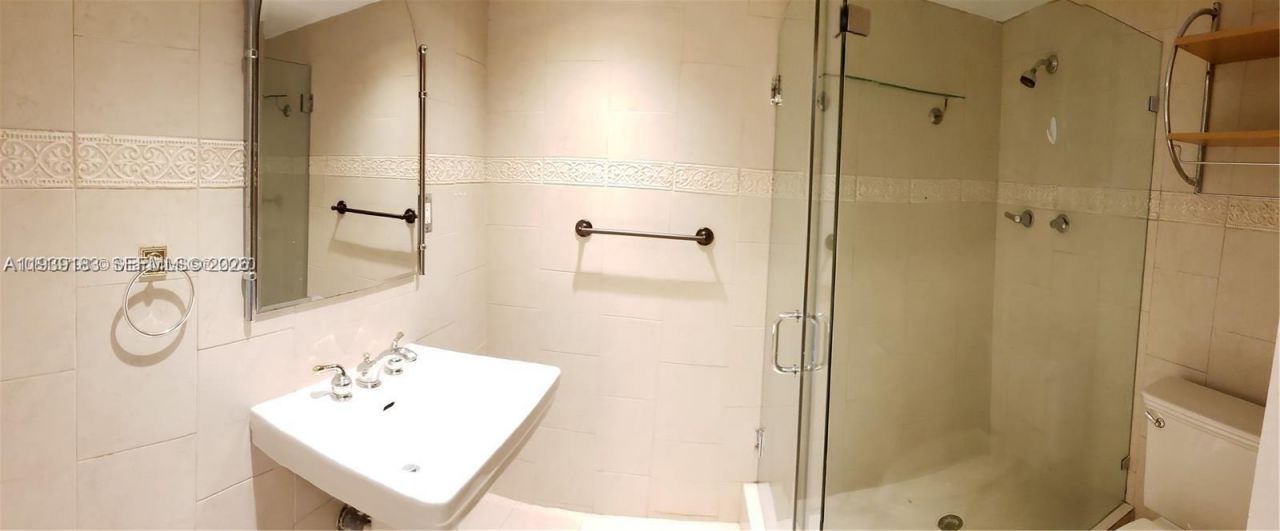 1450 NE 191st St, Unit 201, Miami, FL 33179 Photo