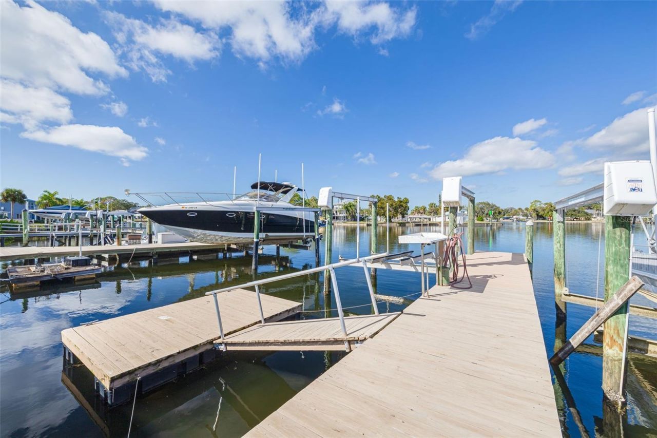 5531 Manatee Point Drive, New Port Richey, FL 34652 Photo