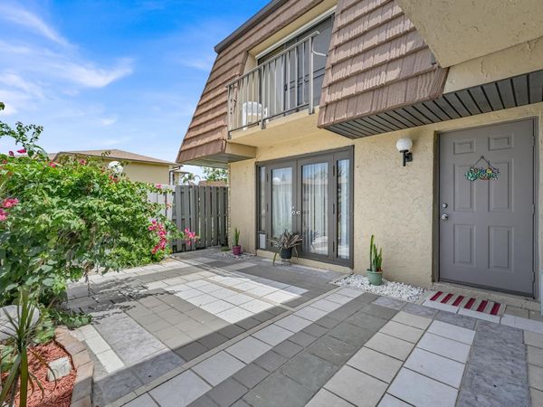1458 N Lawnwood Circle, Unit 26d, Fort Pierce, FL 34950