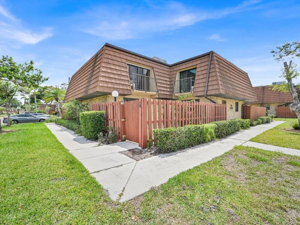 1458 N Lawnwood Circle, Unit 26d, Fort Pierce, FL 34950