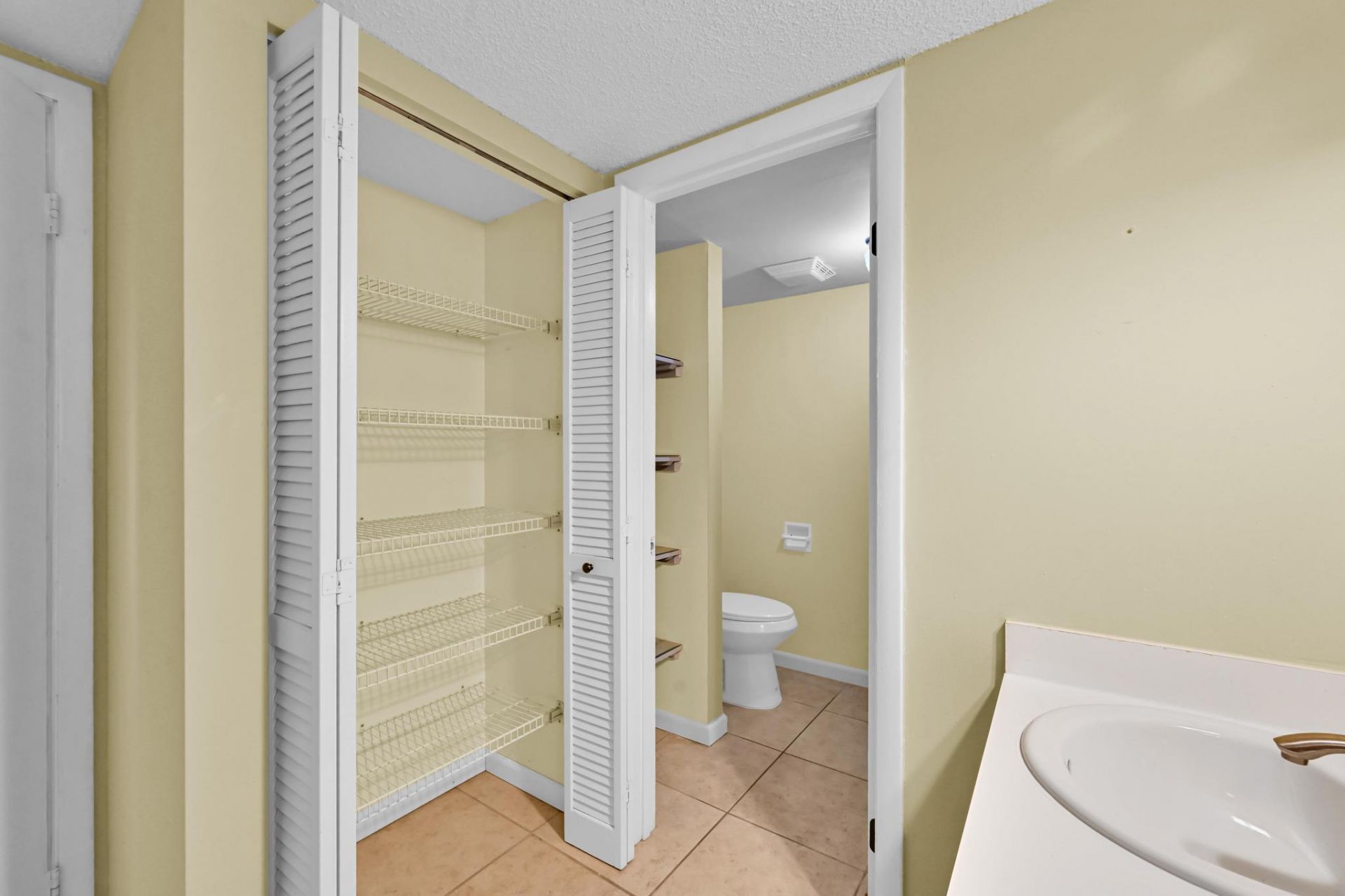 1458 N Lawnwood Circle, Unit 26d, Fort Pierce, FL 34950 Photo