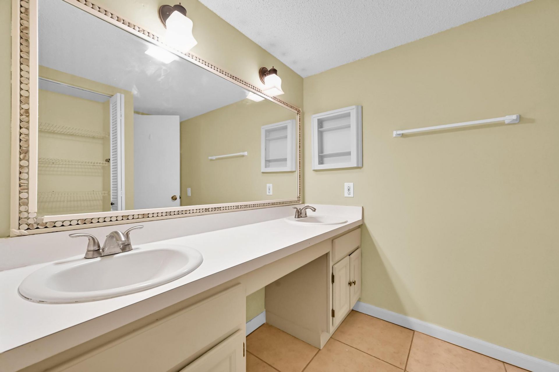 1458 N Lawnwood Circle, Unit 26d, Fort Pierce, FL 34950 Photo