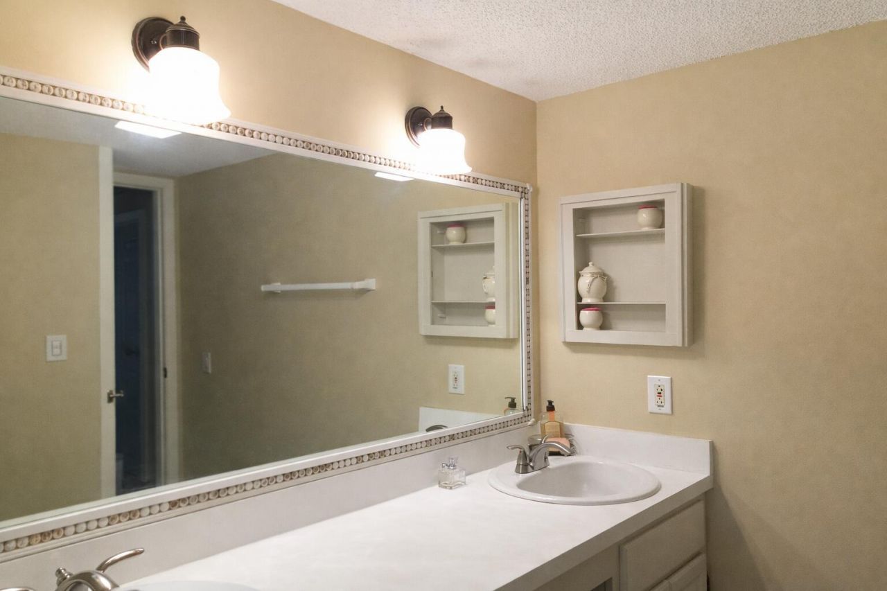 1458 N Lawnwood Circle, Unit 26d, Fort Pierce, FL 34950 Photo