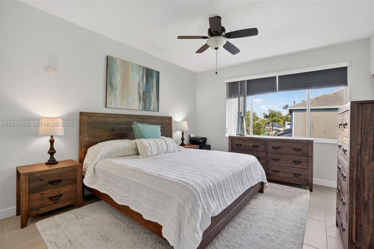 8251 San Carlos Cir, Tamarac, FL 33321 Photo