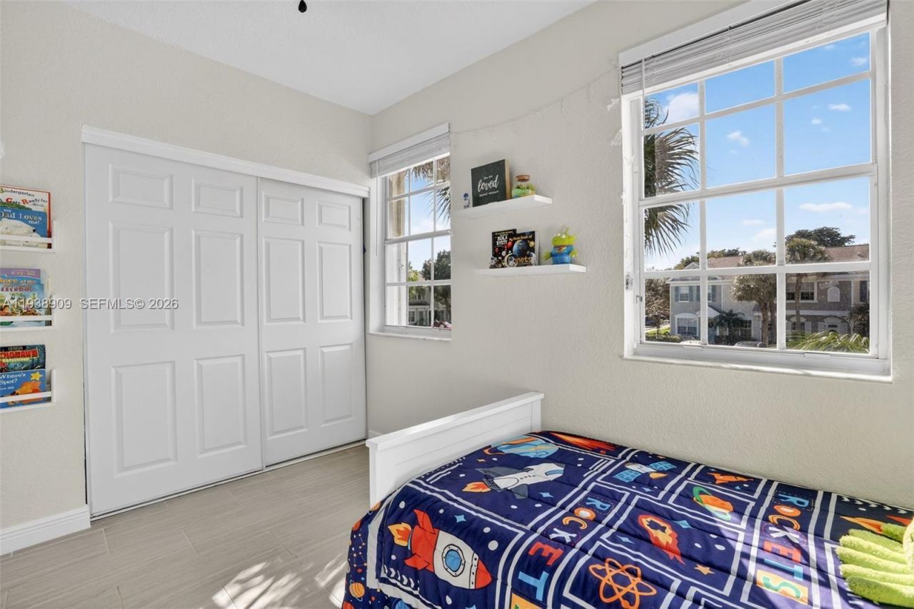 8251 San Carlos Cir, Tamarac, FL 33321 Photo