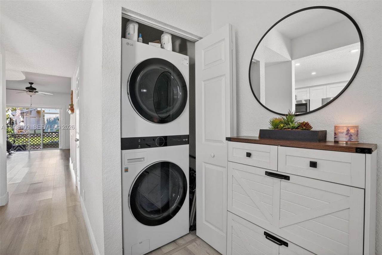 8251 San Carlos Cir, Tamarac, FL 33321 Photo