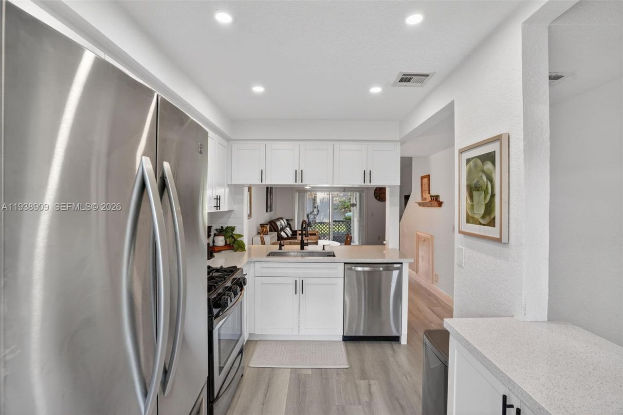 8251 San Carlos Cir, Tamarac, FL 33321 Photo