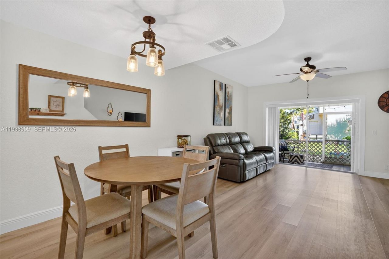 8251 San Carlos Cir, Tamarac, FL 33321 Photo