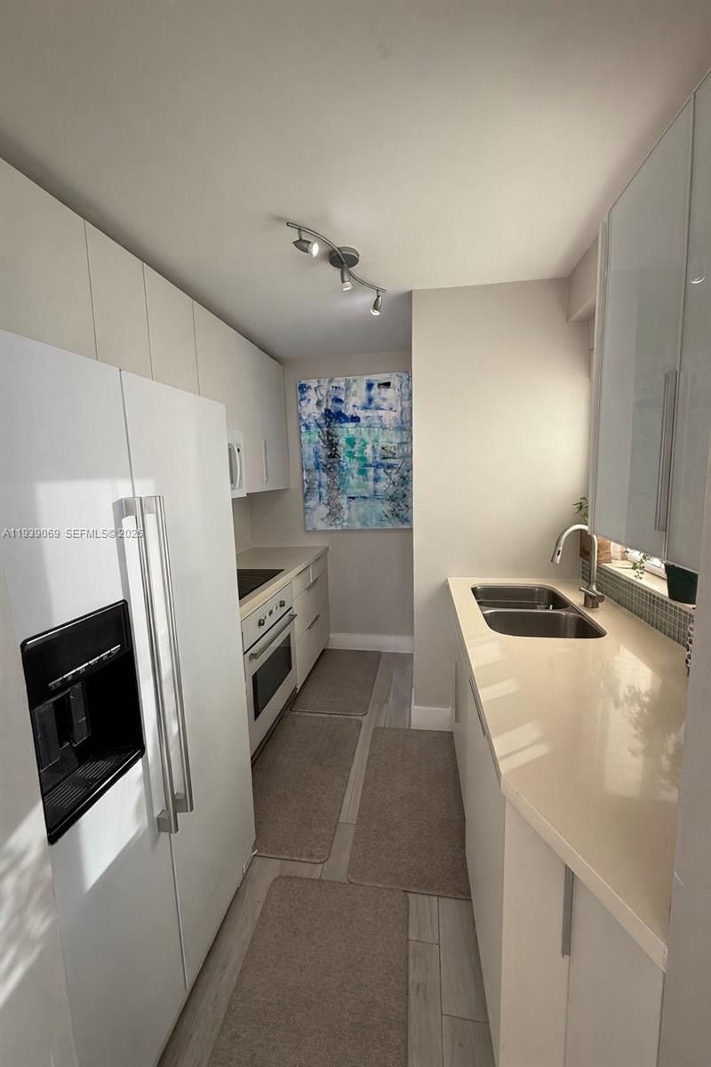 5900 Collins Ave , Unit 1405, Miami Beach, FL 33140 Photo