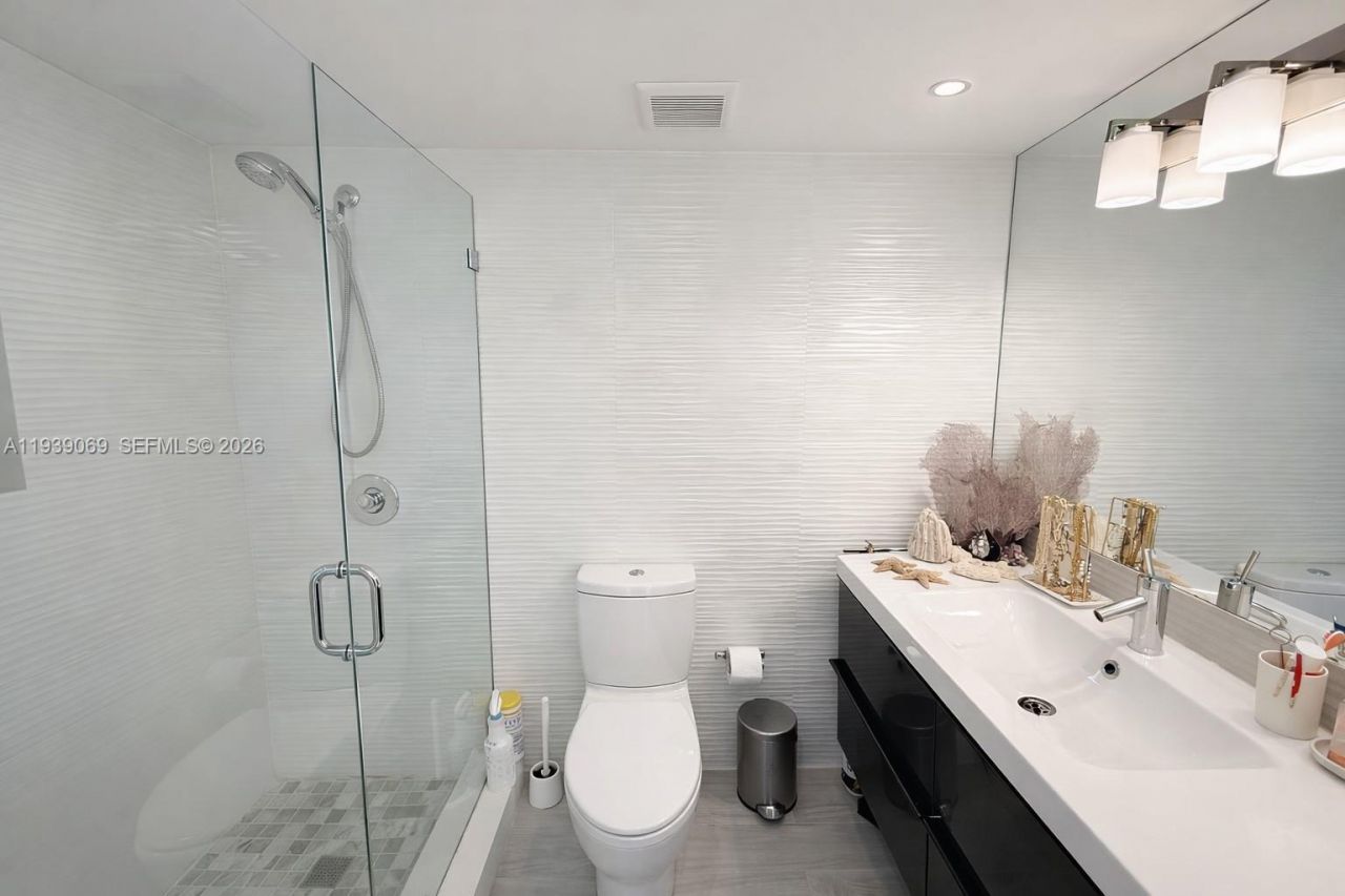 5900 Collins Ave , Unit 1405, Miami Beach, FL 33140 Photo