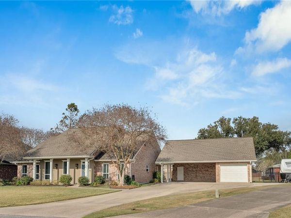 104 DUHE Drive, Hahnville, LA 70057