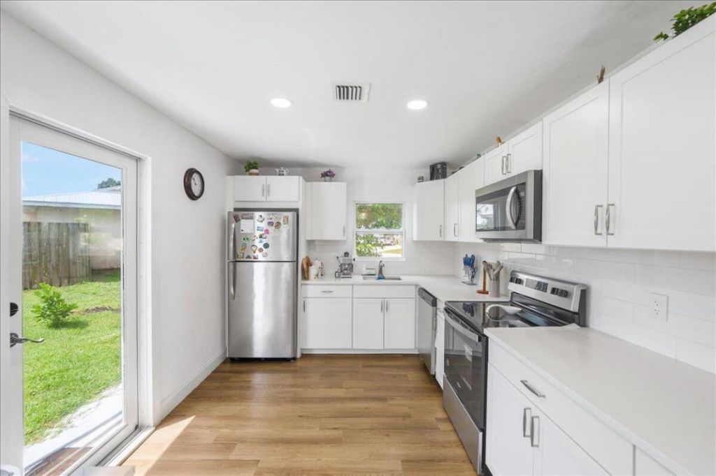 300 SW Prima Vista Boulevard, Port Saint Lucie, FL 34983 Photo