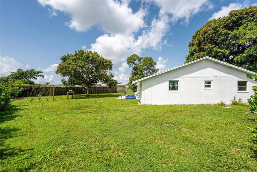 300 SW Prima Vista Boulevard, Port Saint Lucie, FL 34983 Photo