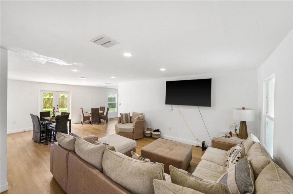 300 SW Prima Vista Boulevard, Port Saint Lucie, FL 34983 Photo