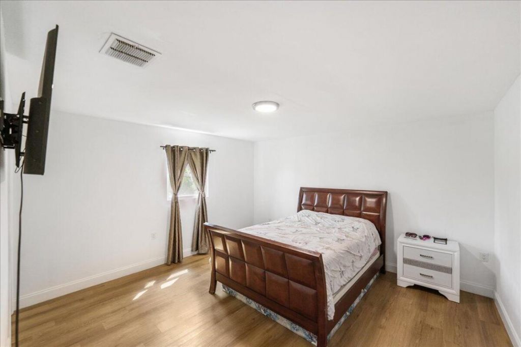 300 SW Prima Vista Boulevard, Port Saint Lucie, FL 34983 Photo