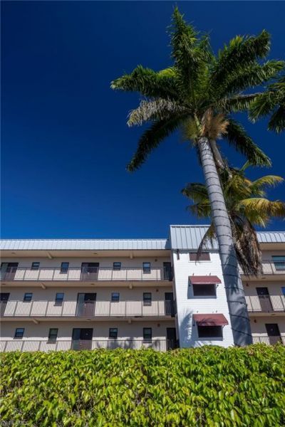 803 River Point Dr, Unit 105B, Naples, FL 34102 Photo