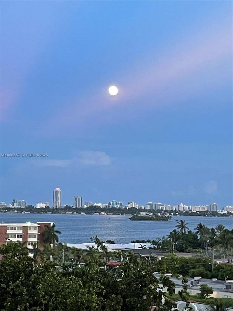 1000 Quayside Ter, Unit 806, Miami, FL 33138 Photo