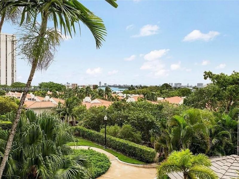 1000 Quayside Ter, Unit 806, Miami, FL 33138 Photo