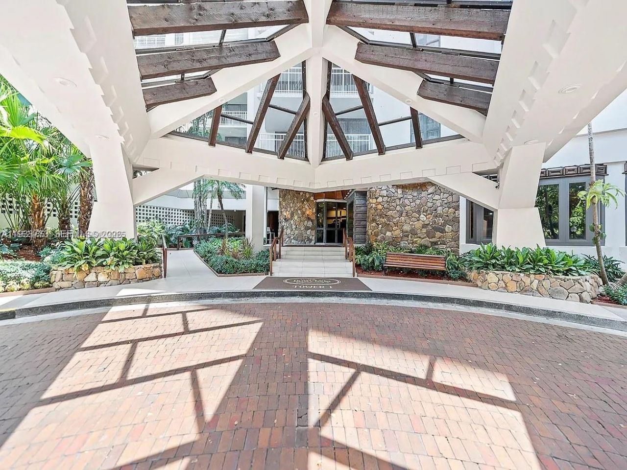 1000 Quayside Ter, Unit 806, Miami, FL 33138 Photo