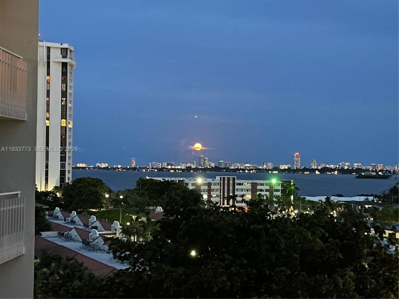 1000 Quayside Ter, Unit 806, Miami, FL 33138 Photo