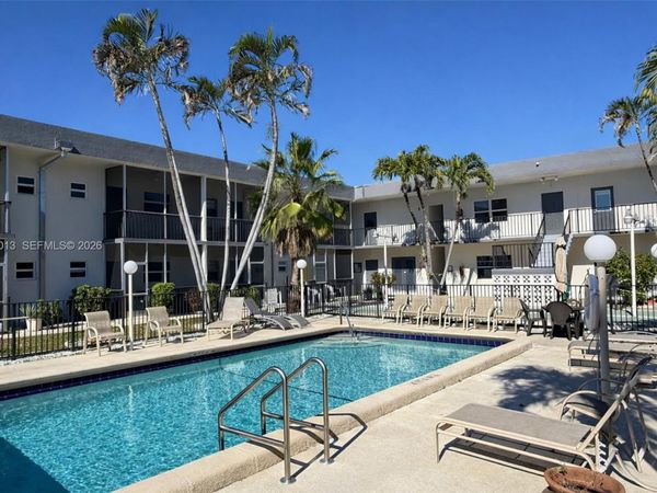 415 NE 2nd St, Unit 121, Hallandale Beach, FL 33009