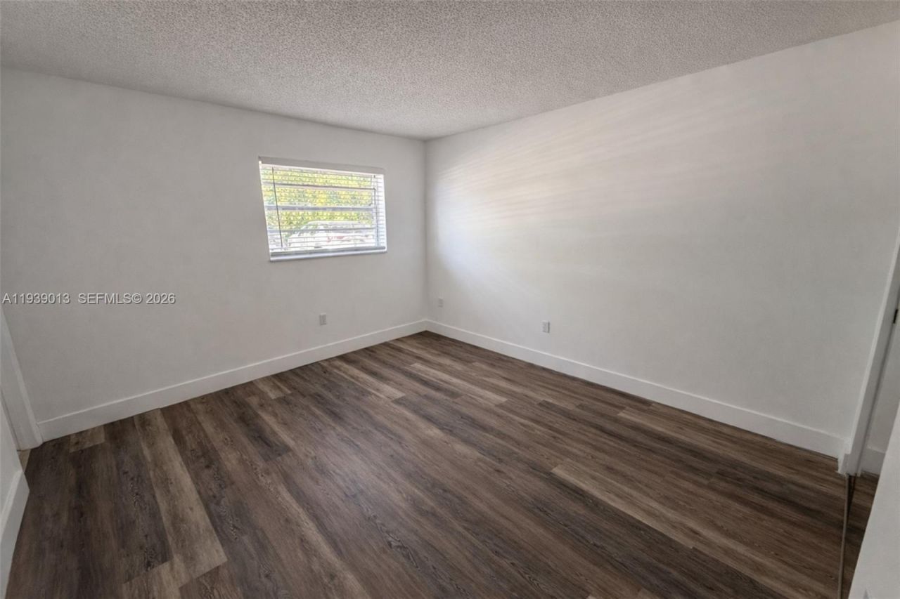 415 NE 2nd St, Unit 121, Hallandale Beach, FL 33009 Photo