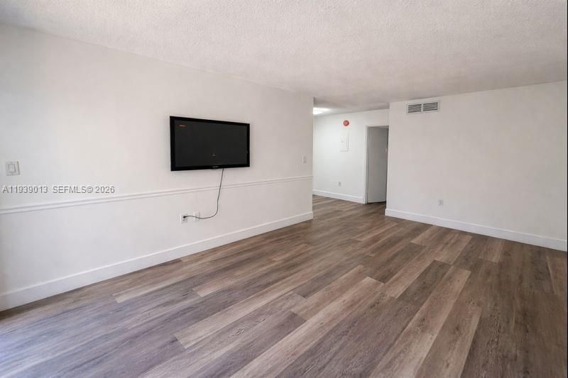 415 NE 2nd St, Unit 121, Hallandale Beach, FL 33009 Photo