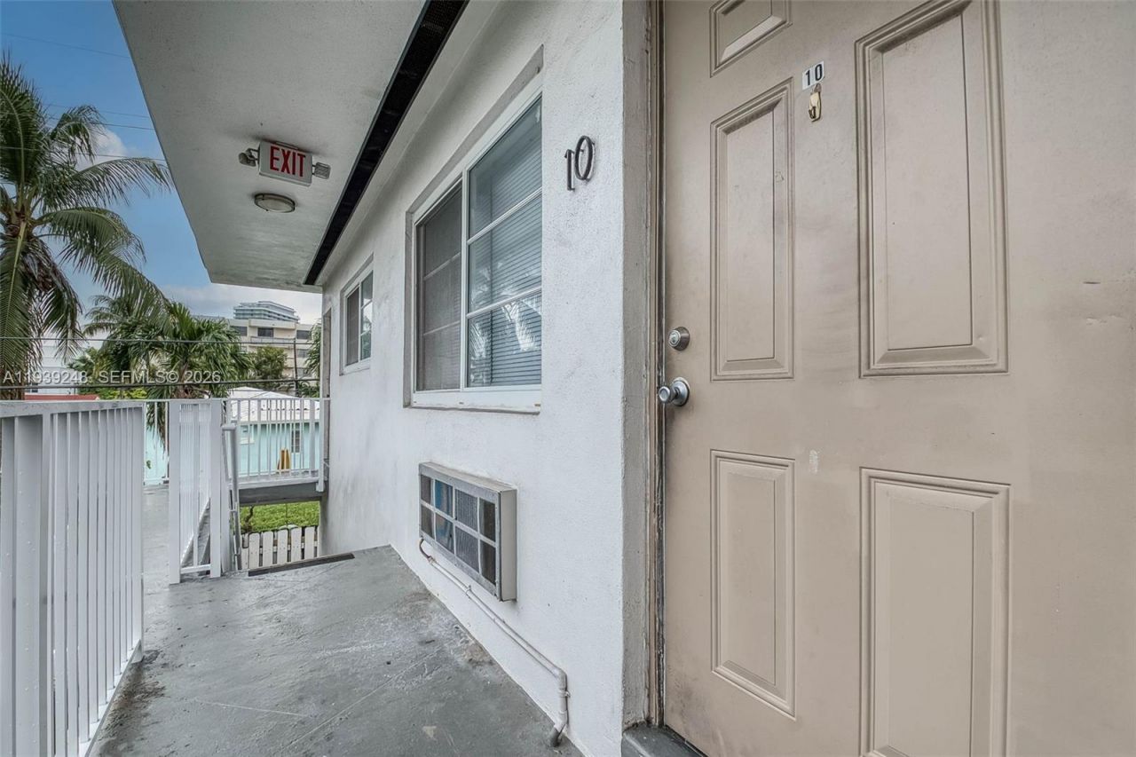 6921 Rue Vendome, Unit 10, Miami Beach, FL 33141 Photo