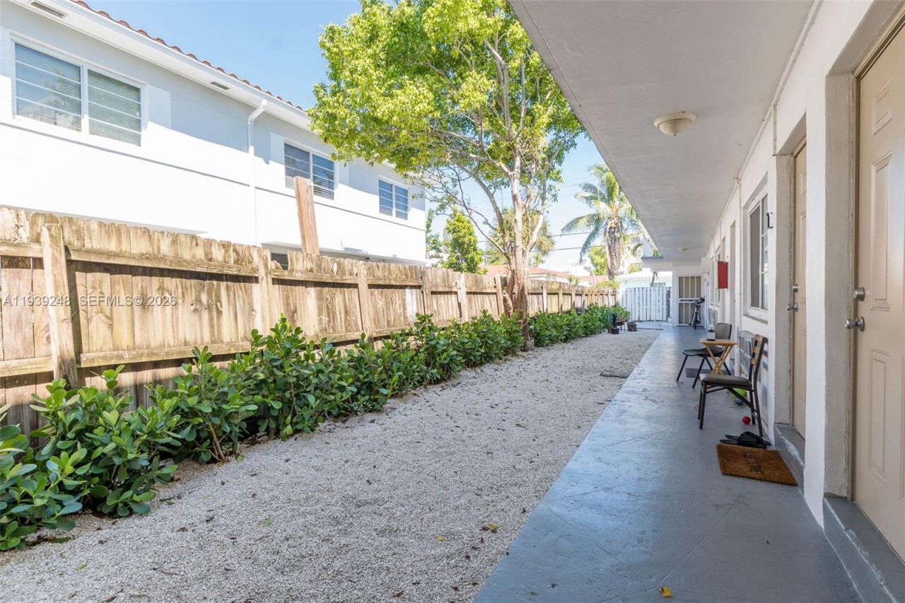 6921 Rue Vendome, Unit 10, Miami Beach, FL 33141 Photo