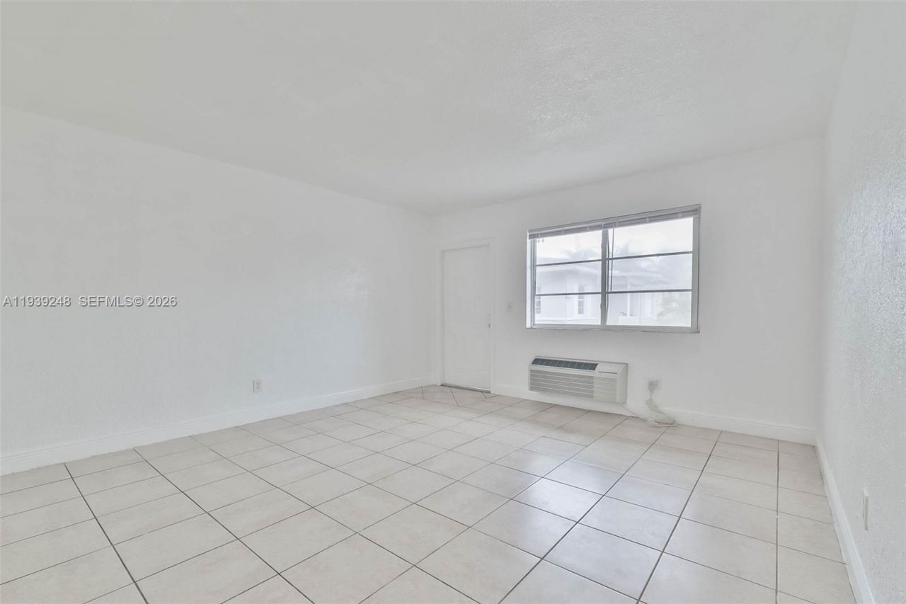 6921 Rue Vendome, Unit 10, Miami Beach, FL 33141 Photo