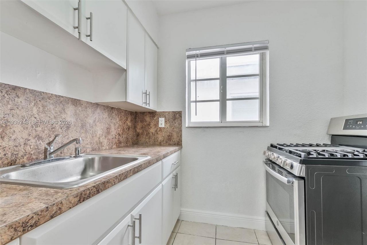 6921 Rue Vendome, Unit 10, Miami Beach, FL 33141 Photo