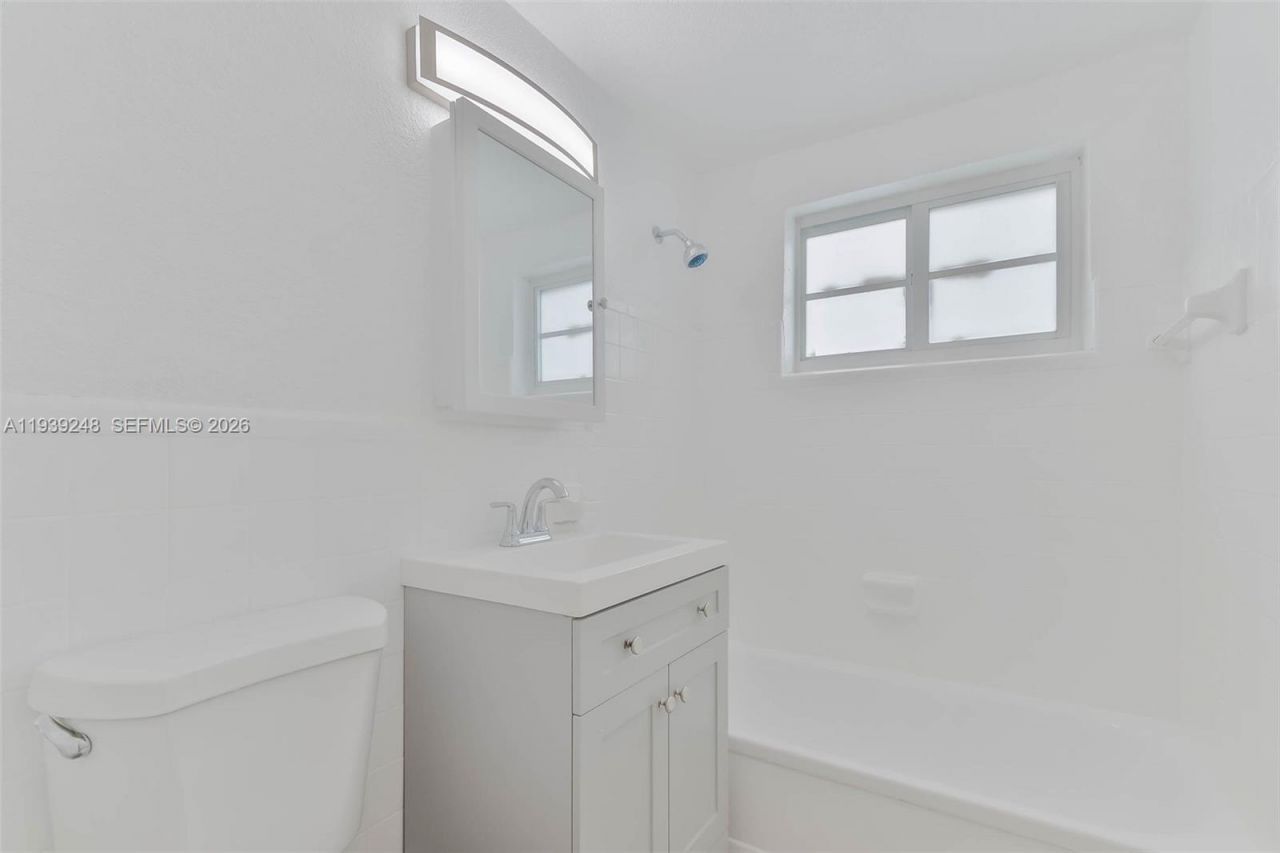 6921 Rue Vendome, Unit 10, Miami Beach, FL 33141 Photo
