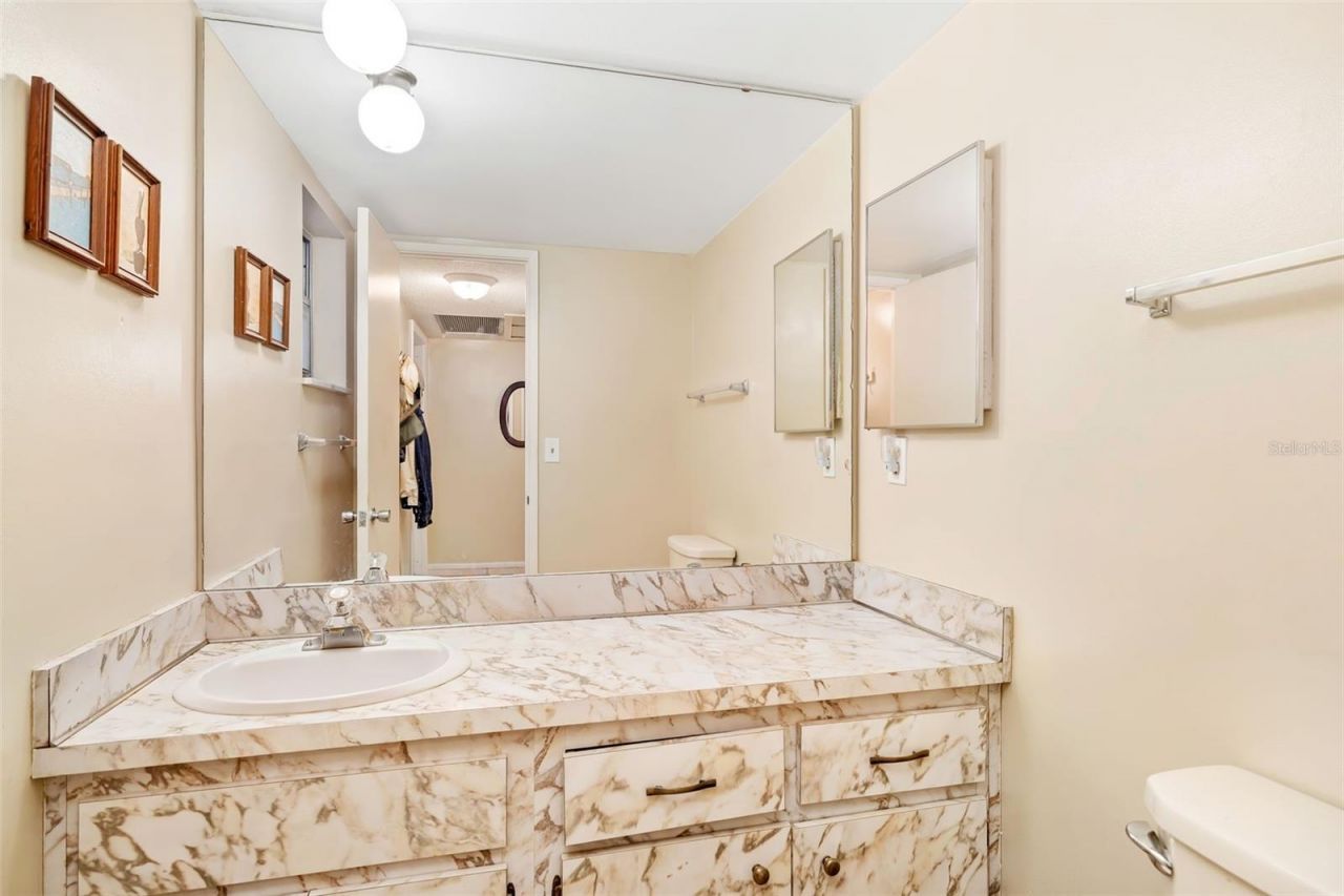 7461 W Country Club Drive, Unit 404, Sarasota, FL 34243 Photo