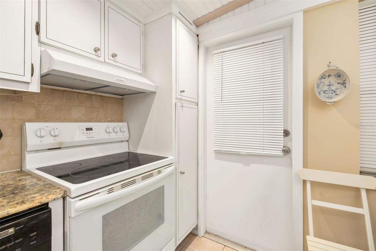 7461 W Country Club Drive, Unit 404, Sarasota, FL 34243 Photo