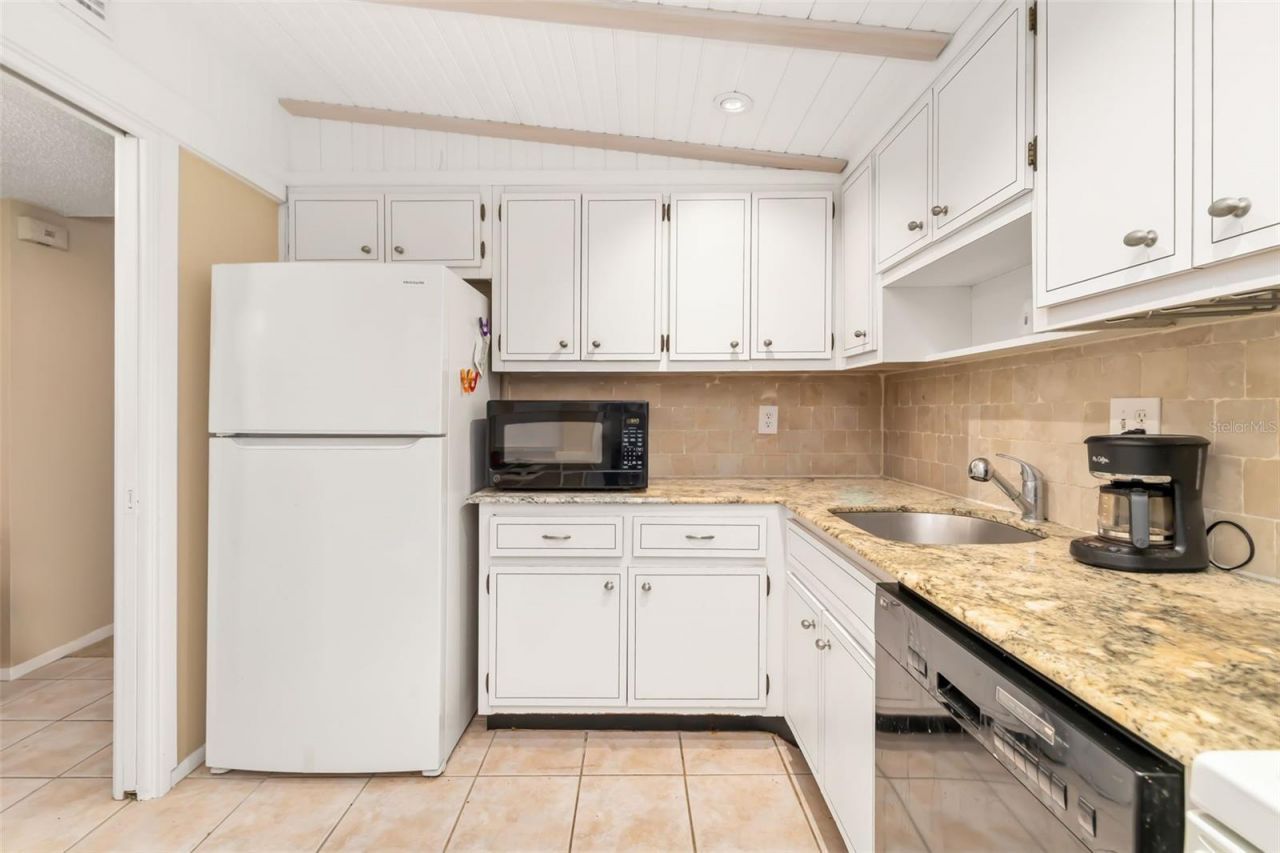 7461 W Country Club Drive, Unit 404, Sarasota, FL 34243 Photo