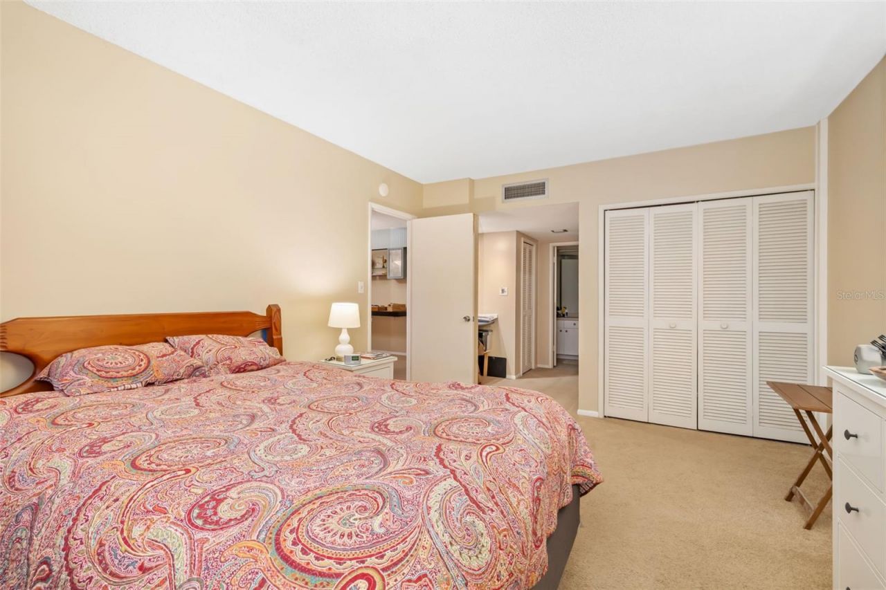 7461 W Country Club Drive, Unit 404, Sarasota, FL 34243 Photo