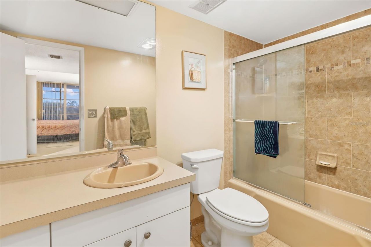 7461 W Country Club Drive, Unit 404, Sarasota, FL 34243 Photo