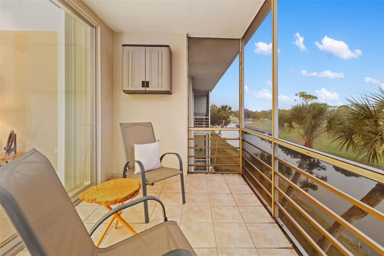 7461 W Country Club Drive, Unit 404, Sarasota, FL 34243 Photo