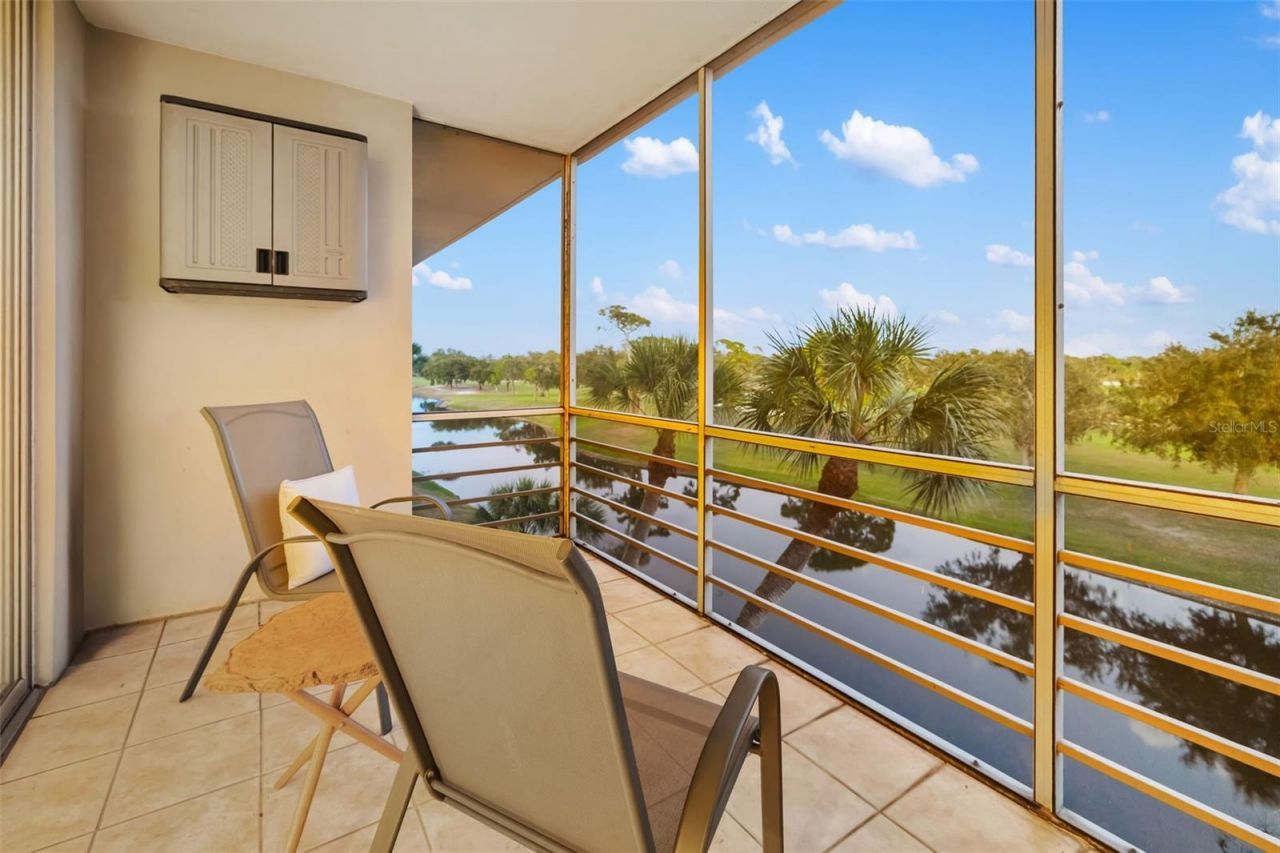 7461 W Country Club Drive, Unit 404, Sarasota, FL 34243 Photo