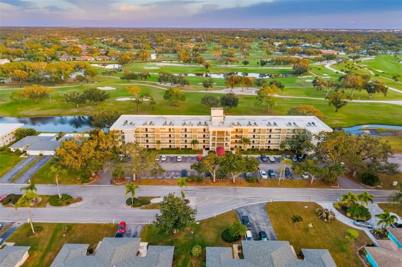 7461 W Country Club Drive, Unit 404, Sarasota, FL 34243 Photo