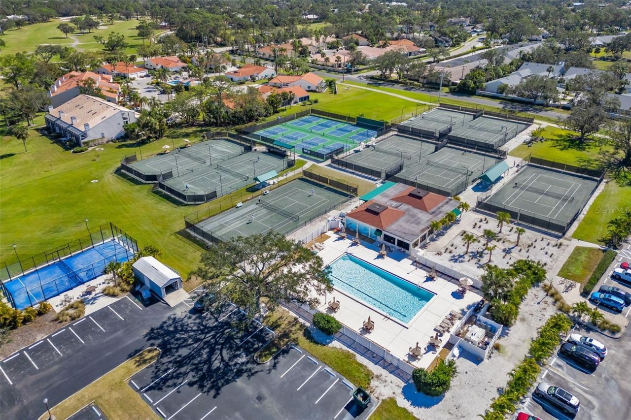 7461 W Country Club Drive, Unit 404, Sarasota, FL 34243 Photo