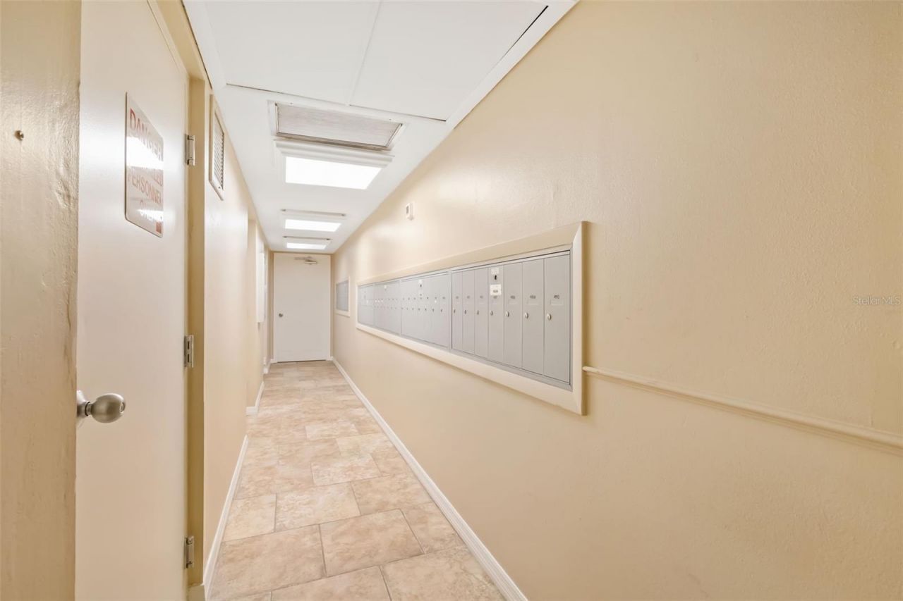 7461 W Country Club Drive, Unit 404, Sarasota, FL 34243 Photo