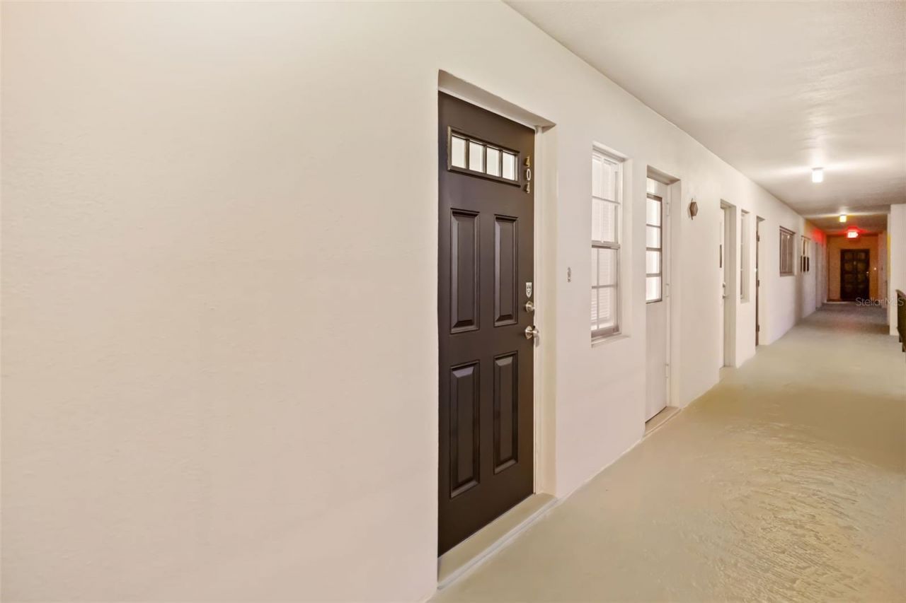 7461 W Country Club Drive, Unit 404, Sarasota, FL 34243 Photo